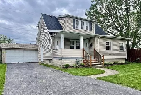 2433 Tuxedo Ave, Parma, OH 44134