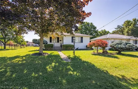 740 Mary St, Belpre, OH 45714