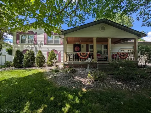 466 Wendemere Dr, Hubbard, OH 44425