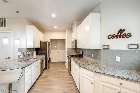 811 Robinson Dr, Lagrange, OH 44050 photo 5