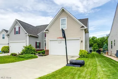 811 Robinson Dr, Lagrange, OH 44050 photo 2