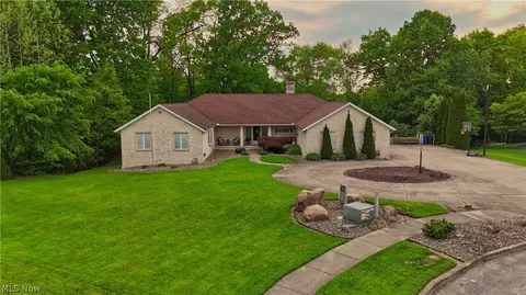 1751 Squaw Creek Dr, Girard, OH 44420