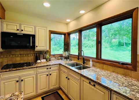 35560 Ridgeway Ln, Willoughby, OH 44094 photo 14