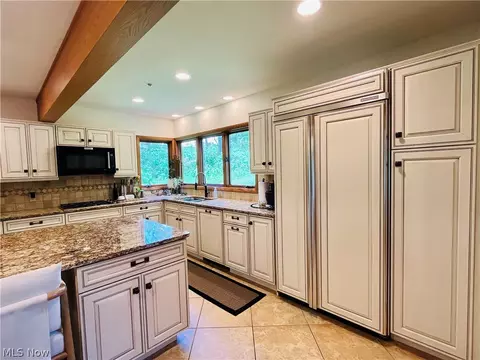 35560 Ridgeway Ln, Willoughby, OH 44094 photo 12