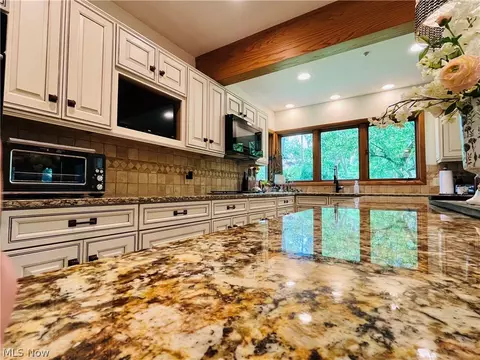 35560 Ridgeway Ln, Willoughby, OH 44094 photo 13