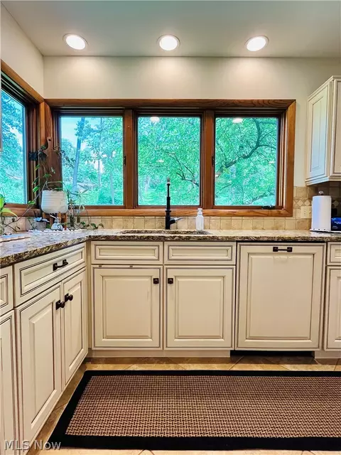 35560 Ridgeway Ln, Willoughby, OH 44094 photo 15