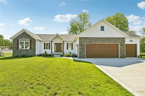 533 E Lakewood Dr, Canal Fulton, OH 44614