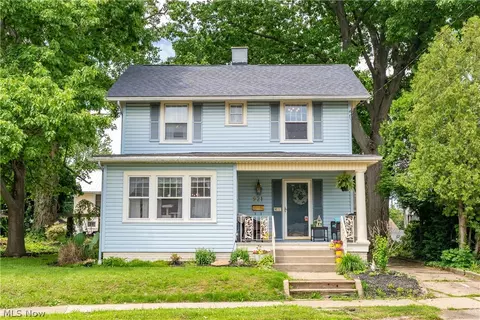 921 E Gorgas St, Louisville, OH 44641