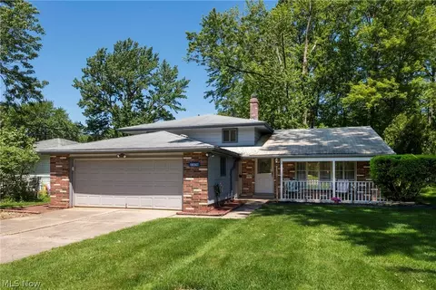 23630 Carriage Ln, North Olmsted, OH 44070