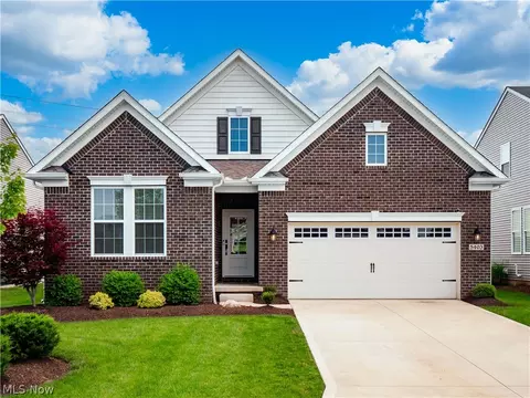 5403 Deerpath Dr, Sheffield Village, OH 44054