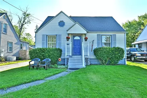 394 Meadowbrook Ave SE, Warren, OH 44483