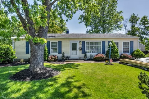 683 Lucille Dr, Elyria, OH 44035