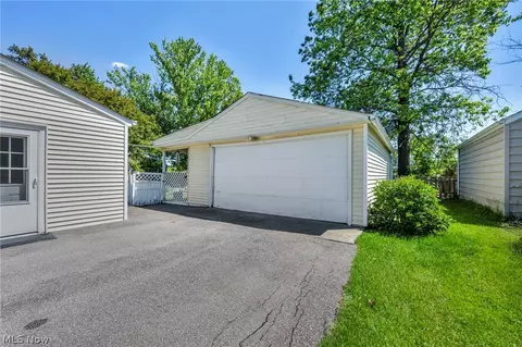 683 Lucille Dr, Elyria, OH 44035 photo 37