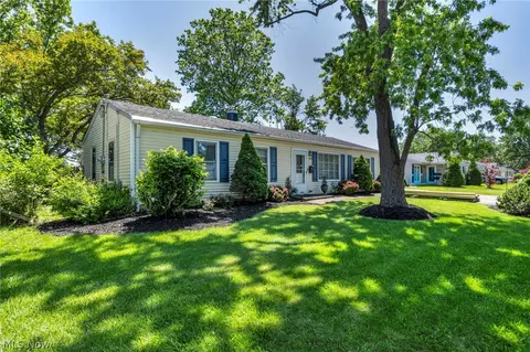 683 Lucille Dr, Elyria, OH 44035 photo 3
