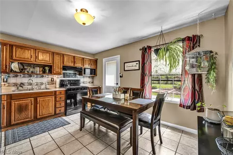 683 Lucille Dr, Elyria, OH 44035 photo 10
