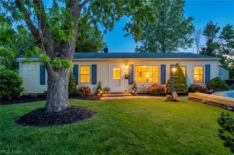 683 Lucille Dr, Elyria, OH 44035 photo 2