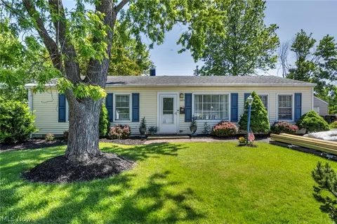 683 Lucille Dr, Elyria, OH 44035