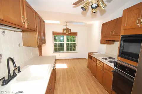 Kitchen - 1327 Fox Run Dr, Boardman, OH 44512 photo 3 of 3