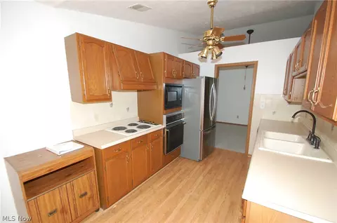 Kitchen - 1327 Fox Run Dr, Boardman, OH 44512 photo 2 of 3