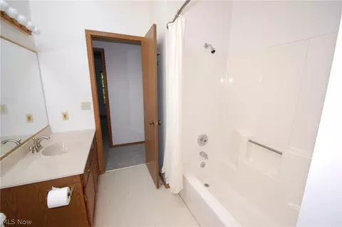Bath - 1327 Fox Run Dr, Boardman, OH 44512 photo 2 of 2