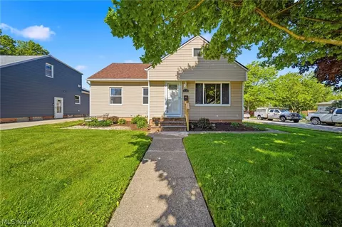 1628 Longwood Dr, Mayfield Heights, OH 44124