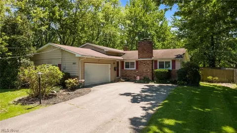 8860 Evergreen Dr, Mentor, OH 44060