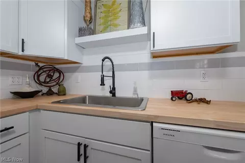 Kitchen - 4660 4th St NW, Canton, OH 44708 photo 2 of 2