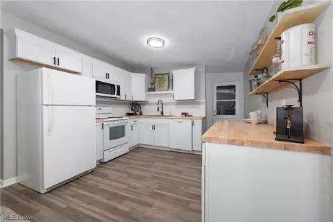 Kitchen - 4660 4th St NW, Canton, OH 44708 photo 1 of 2