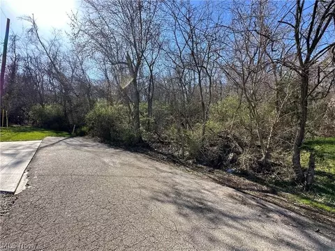 Cliffside Avenue, Parkersburg, WV 26101