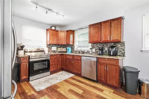 Kitchen - 5540 West Blvd, Boardman, OH 44512 photo 3 of 3