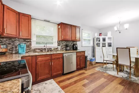 Kitchen - 5540 West Blvd, Boardman, OH 44512 photo 2 of 3