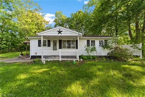 41511 Hazelwood St, Elyria, OH 44035