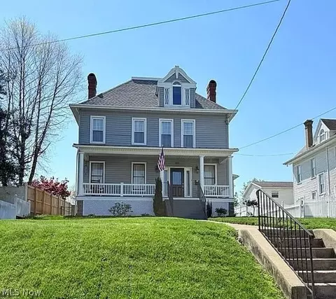 305 W 4th St, Williamstown, WV 26187