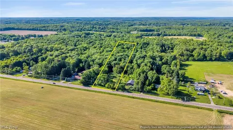 4957 State Route 82, Mantua, OH 44255