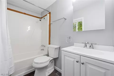 Bath - 490 Arabian Ct, Lagrange, OH 44050 photo 1 of 3
