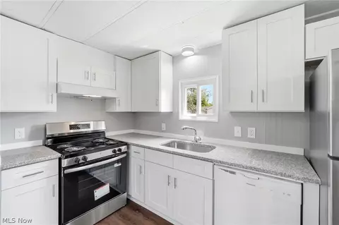 Kitchen - 490 Arabian Ct, Lagrange, OH 44050 photo 5 of 5