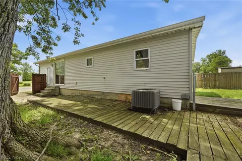 Exterior - 490 Arabian Ct, Lagrange, OH 44050 photo 2 of 2