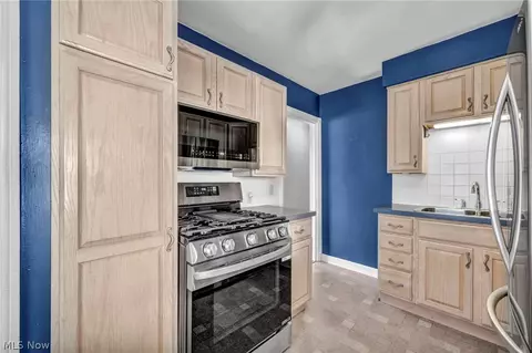 208 Longfellow St, Elyria, OH 44035 photo 15
