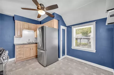 Kitchen - 208 Longfellow St, Elyria, OH 44035 photo 4 of 4