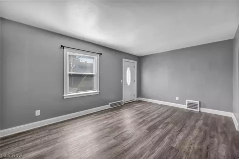 208 Longfellow St, Elyria, OH 44035 photo 8