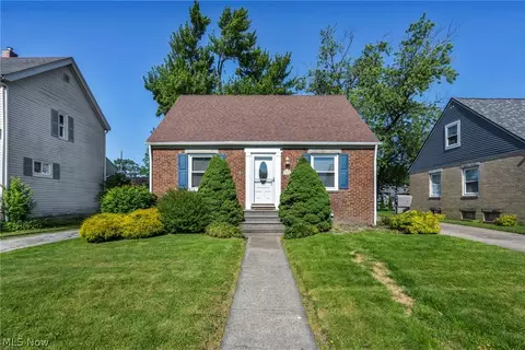208 Longfellow St, Elyria, OH 44035