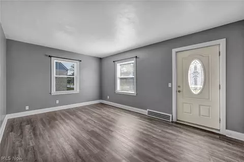 Living - 208 Longfellow St, Elyria, OH 44035 photo 1 of 5