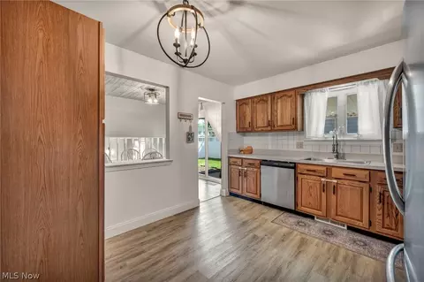 Kitchen - 127 Edgefield Dr, Elyria, OH 44035 photo 2 of 3