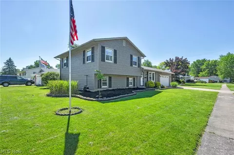 127 Edgefield Dr, Elyria, OH 44035 photo 3