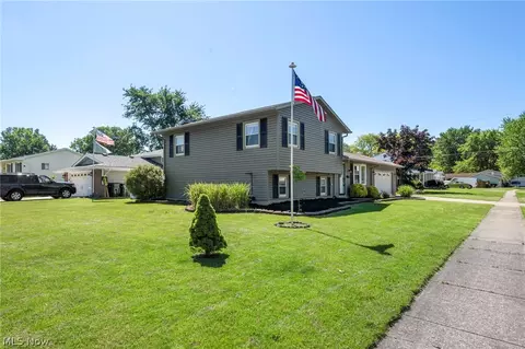 127 Edgefield Dr, Elyria, OH 44035 photo 4