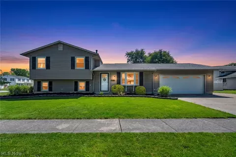127 Edgefield Dr, Elyria, OH 44035