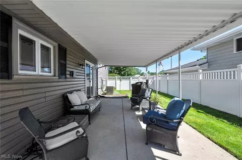 Exterior - 127 Edgefield Dr, Elyria, OH 44035 photo 6 of 9
