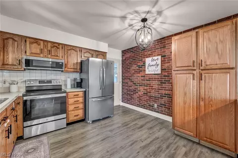 Kitchen - 127 Edgefield Dr, Elyria, OH 44035 photo 3 of 3