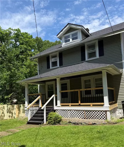 569 Barwell St, Akron, OH 44303