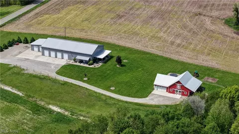 7839 Chestnut Ridge Rd NW, Beach City, OH 44608